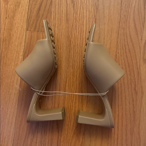 Sandals - Picture 2 of 4